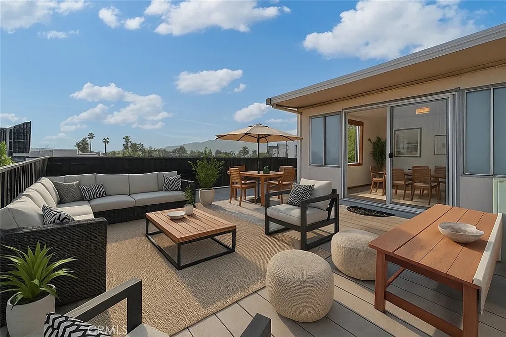 3 bed, 2.5 bath, 1981 sqft, $5,500 — Photo 1