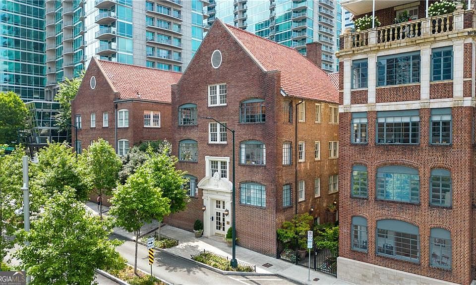 1st image of 93 Peachtree Pl NE APT 2