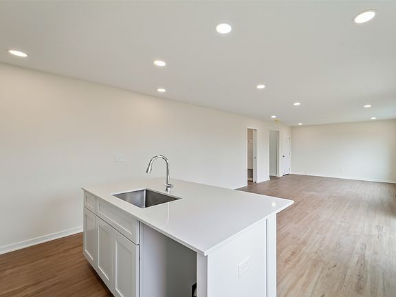 4th image of 1035 Linden St