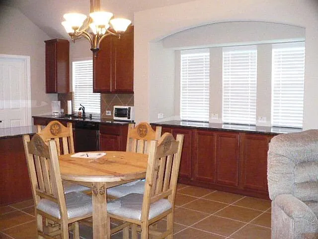 4 bed, 2077 sqft, $2,500 — Photo 3