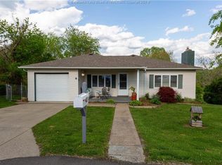 422 Highland Dr, Hurricane, WV 25526