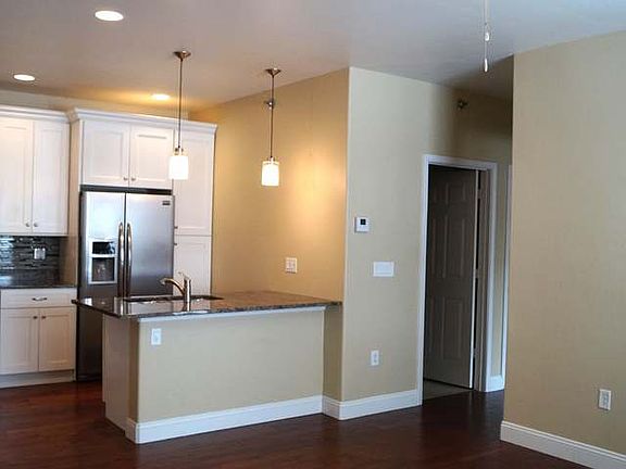3rd image of 1117 E Lasalle Dr Unit 2