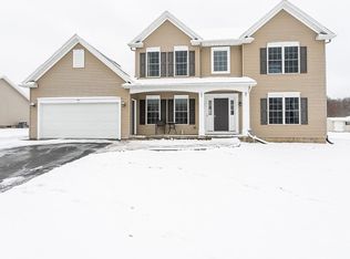 142 Queensland Dr, Spencerport, NY 14559