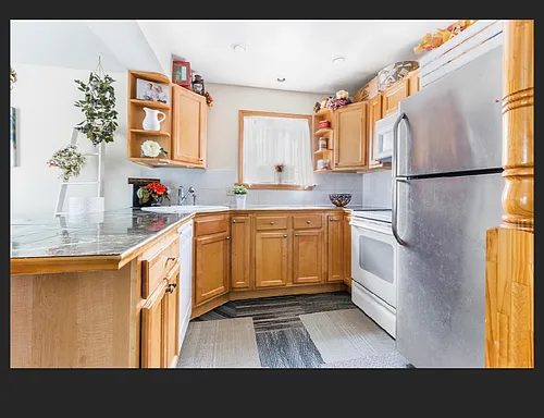 266 12th St Photo 1