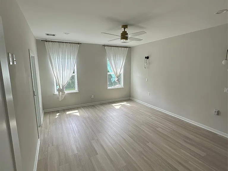 2032 W Tidwell Rd — Photo 9