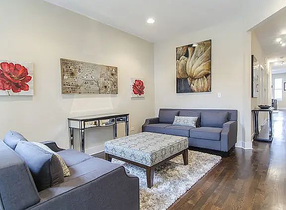 3rd image of 6524 N Greenview Ave