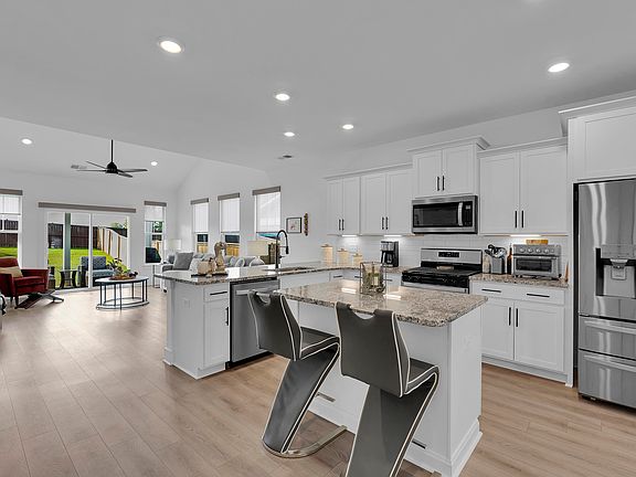 2nd image of 916 Diane Ln