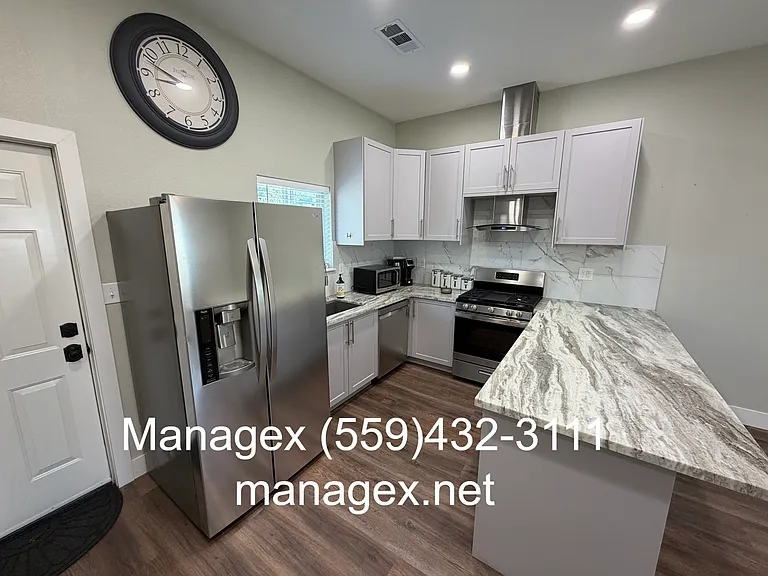 337 Oxford Ave — Photo 3