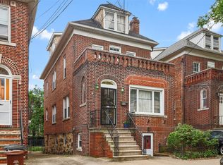 332 E 240th St, Bronx, NY 10470
