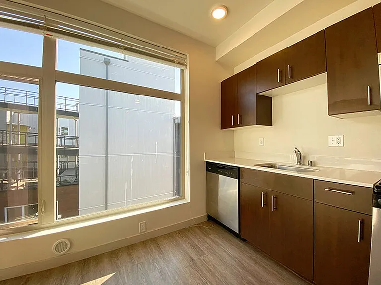 East John Apartments — Photo 12