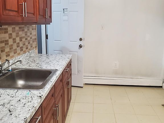 4th image of 14007 Rockaway Blvd