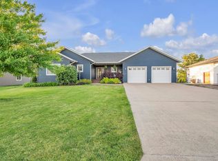 114 W Bay Rd, Lake Park, IA 51347