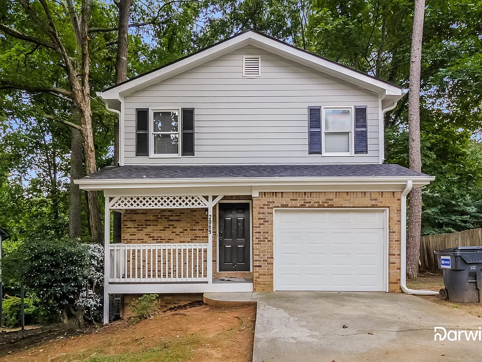 2069 Donnas Cove Dr SE