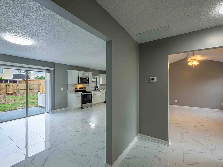 8126 Sable Woods Dr N — Photo 24