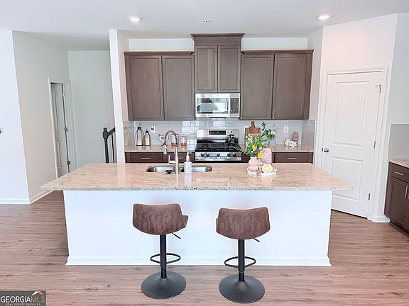4th image of 1326 Vayda Court