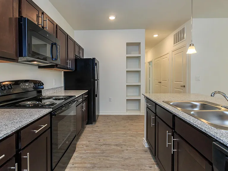 Alton Park Apartments — Photo 34