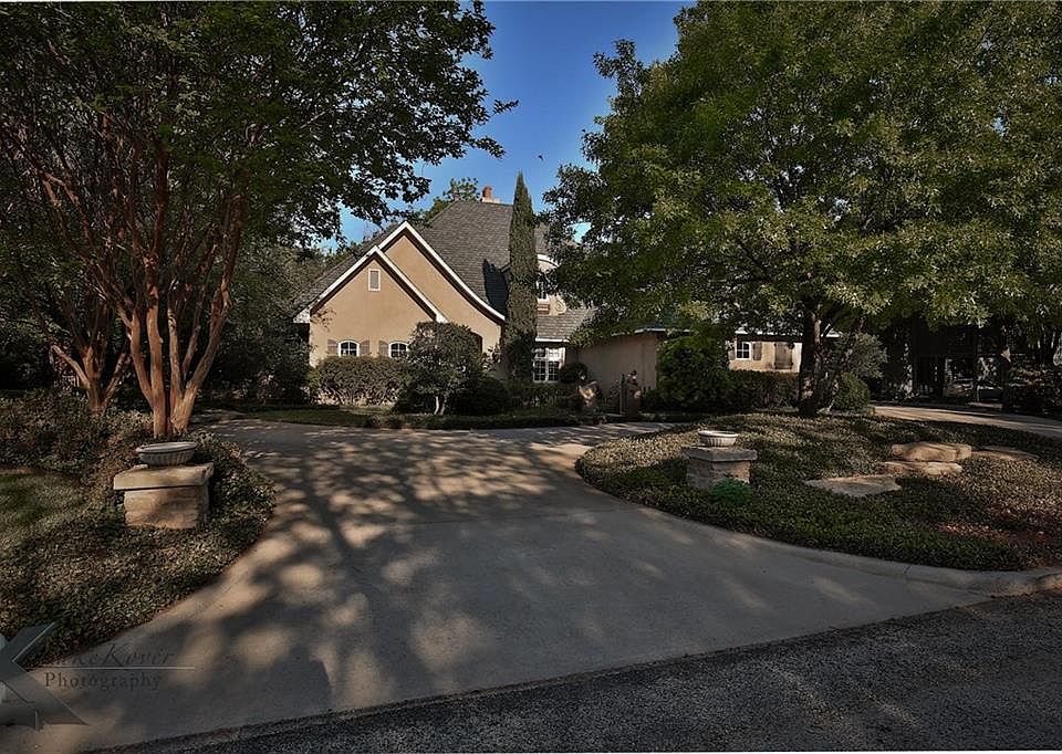 1st image of 890 Rivercrest Dr