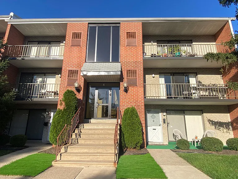 Ambassador Apartments — Photo 23