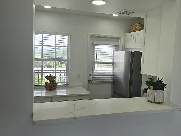 3050 N Palm Aire Dr #702 — Photo 9