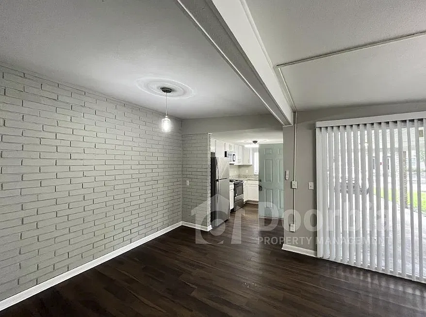 Beautifully Updated 1-Bedroom, 1-Bathroom Duplex with Covered Parking! — Photo 4