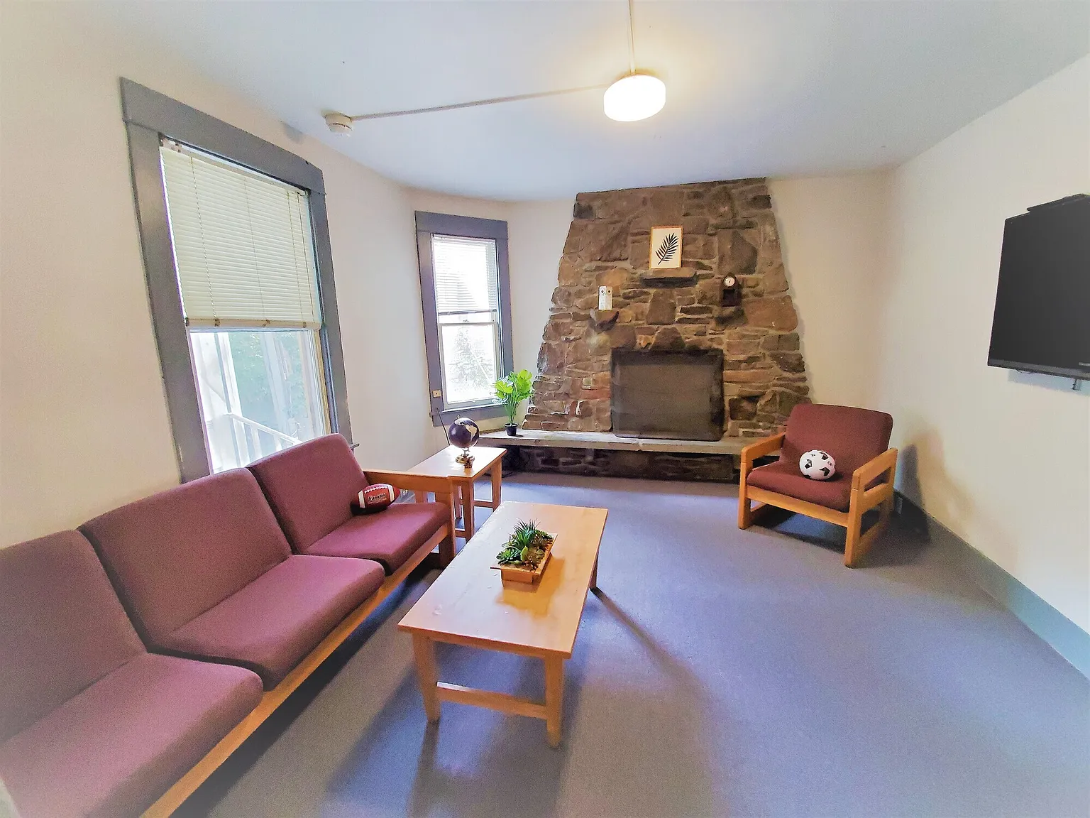 8-Bedroom House in Central Collegetown — Photo 4