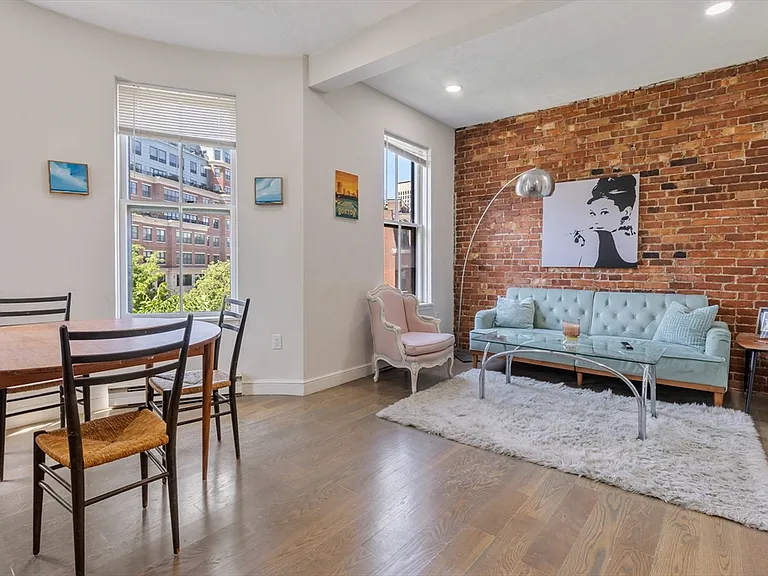 142 Chandler St #4 — Photo 2
