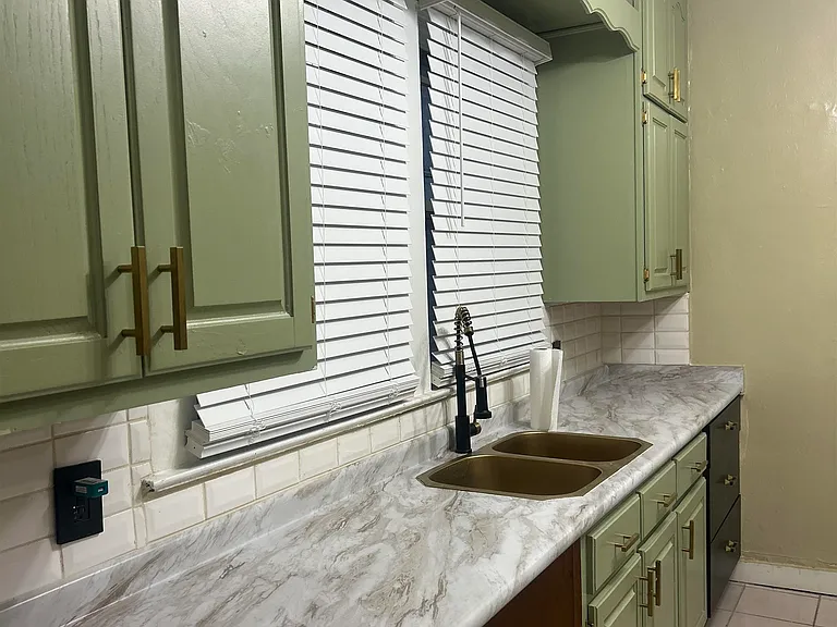 1804 Foster Ave — Photo 7