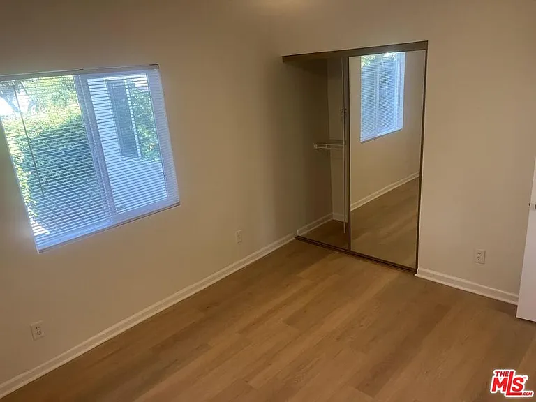 5726 Lemona Ave — Photo 9