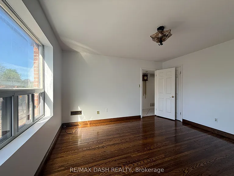 2973 Bloor St W #UPPER — Photo 33