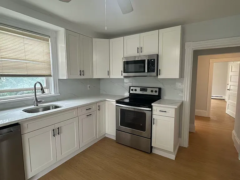 412 Waterman Ave #2L — Photo 4