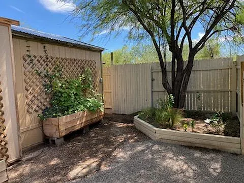 E Blacklidge Dr — Photo 36