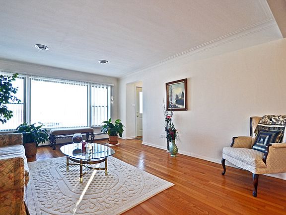 4th image of 2749 W 93rd Pl