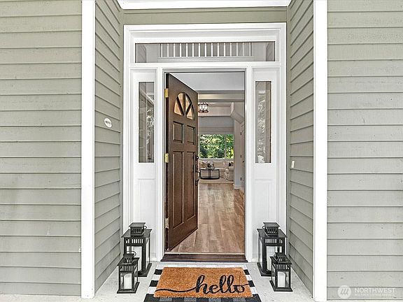 5th image of 33606 NE Lake Joy Road