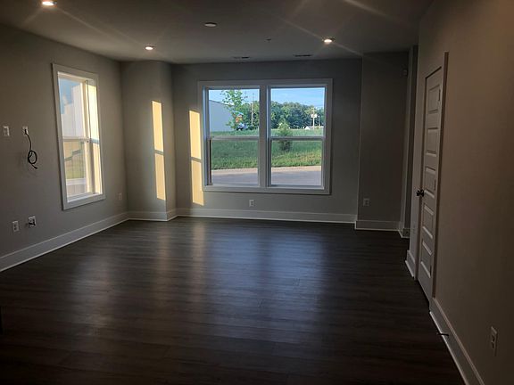4th image of 2741 Acadia Dr