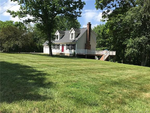 3rd image of 11 Oak Ridge Dr