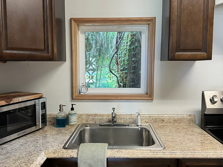 Lakeshore Dr — Photo 5