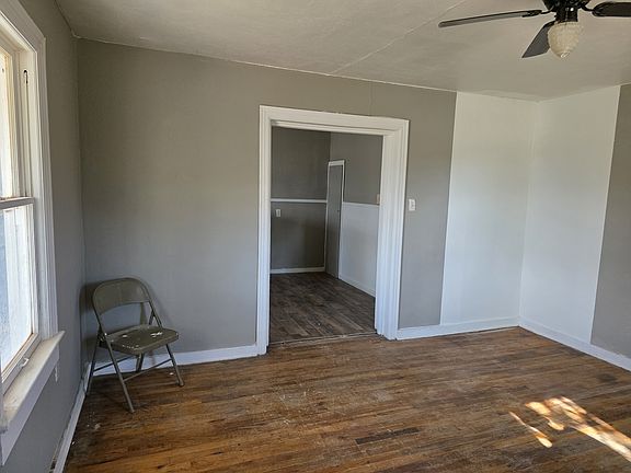 2nd image of 1000 W 10th St