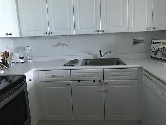 3rd image of 2301 Collins Ave #A824