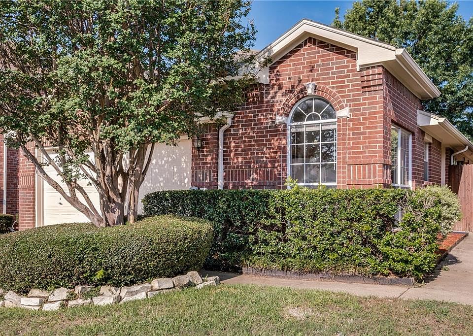 1st image of 928 Azalia Dr