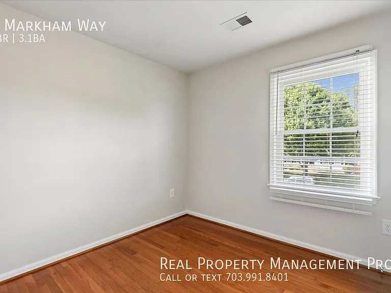 4 Markham Way — Photo 32