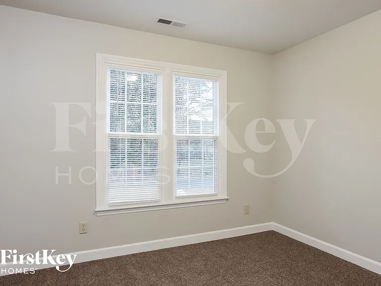 1792 Glenridge Dr — Photo 10