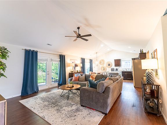3rd image of 1012 Whirlaway Cir