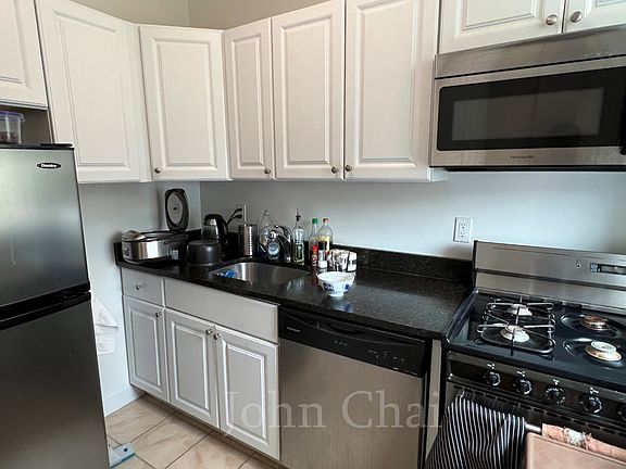 3rd image of 86 Brainerd Rd APT 17
