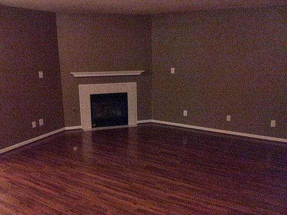 2nd image of 1065 Williamsburg Way