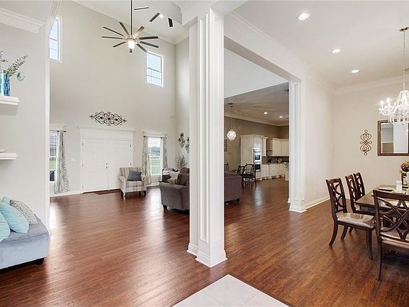 3rd image of 5861 Jubilee Ln