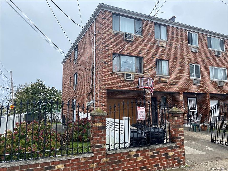 2nd image of 950 Clarence Ave