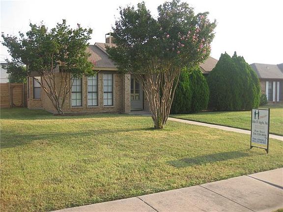2nd image of 1307 Devonshire Ln