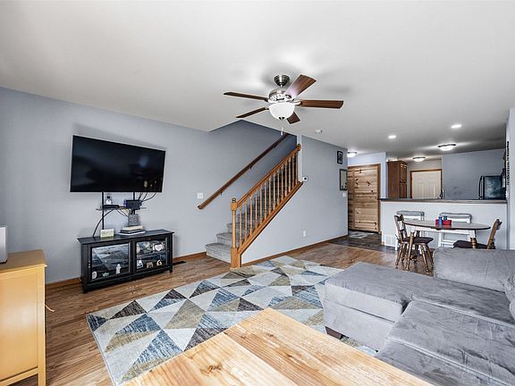 5th image of 3453 Laurel Ln