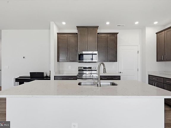 5th image of 73 Hopkins St