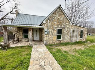 406 N Sycamore St, Hico, TX 76457